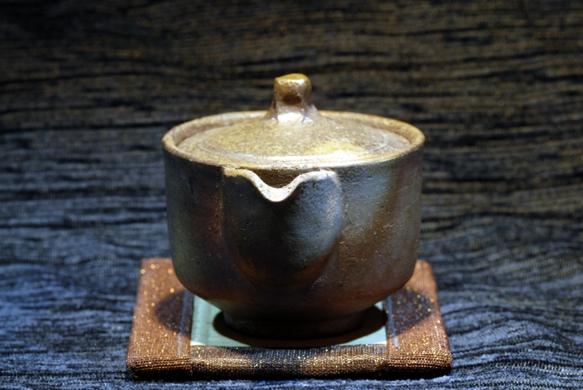 Kodo Kamura bizen teáskanna